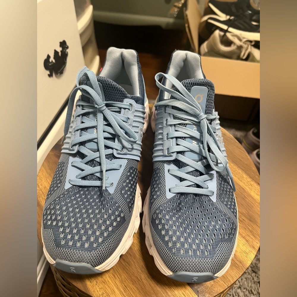 GUC ON CLOUD-CLOUD SWIFT shoes